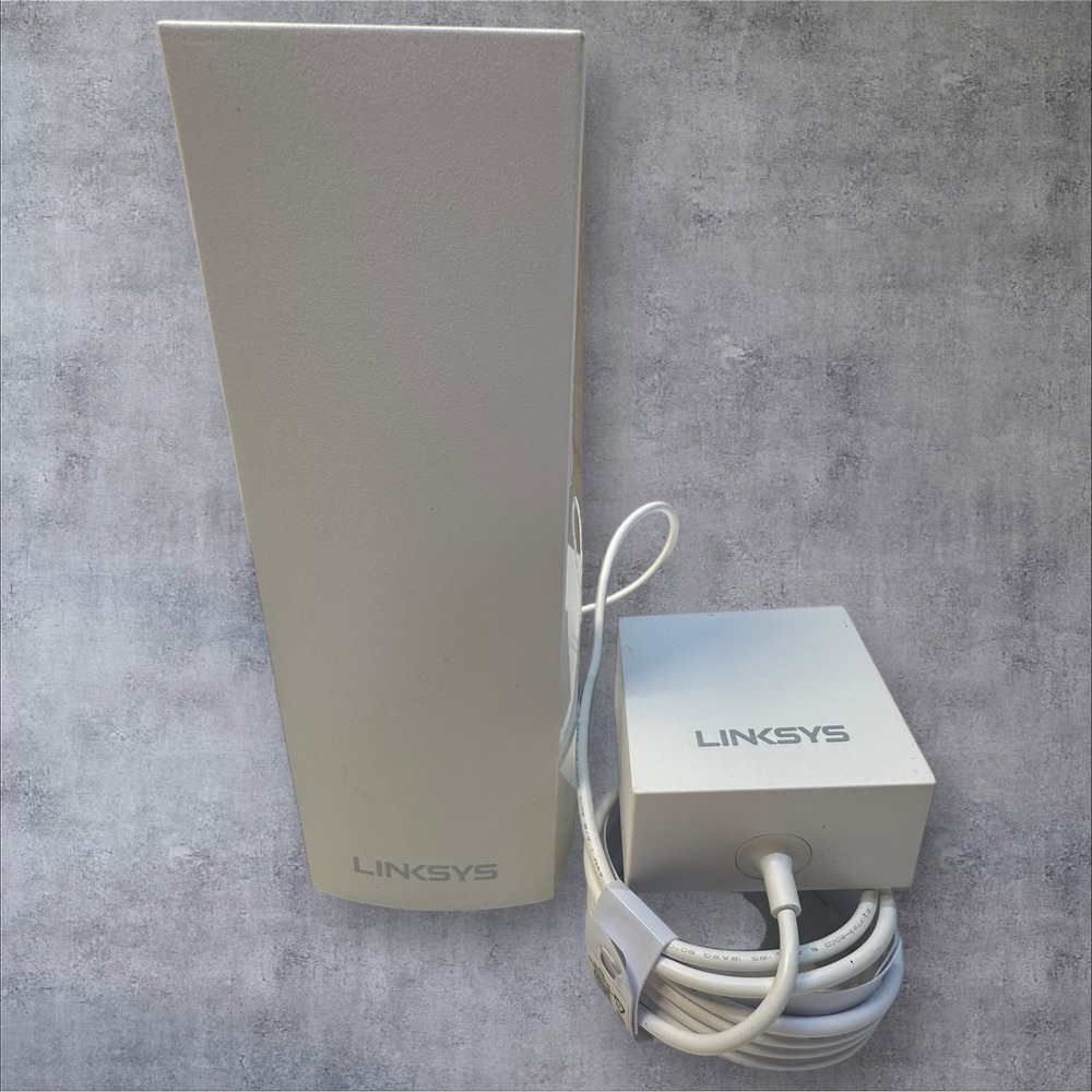 Single Linksys Velop WHW03 V2 Tri-Band Wi-Fi Mesh Add-on‎ node